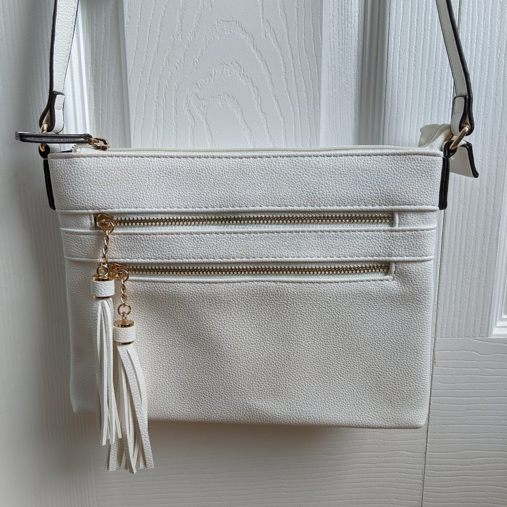 Like-new white crossbody purse bag